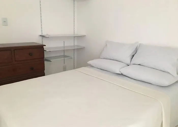 Quarto E Sala Bem Localizado